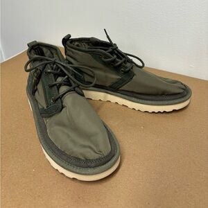 💚UGG Green Sneakers Size 9 Like New💚